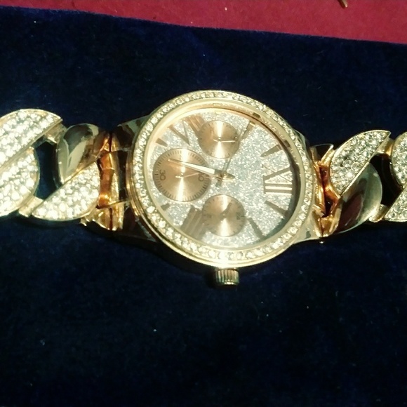 Beautiful Rose-Gold Colored Watch - Picture 2 of 3